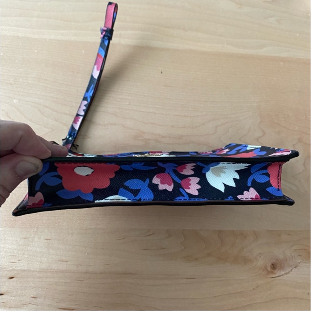 Kate Spade Large Floral Wristlet EUC - Picture 2 of 5